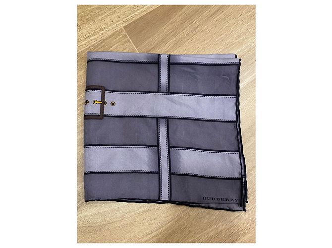 Bufanda Burberry de seda gris con estampado de hebilla - vista 2