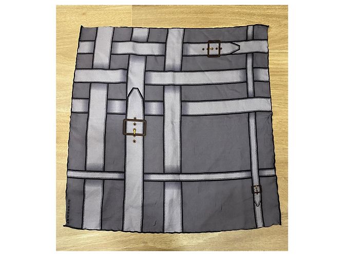 Bufanda Burberry de seda gris con estampado de hebilla - vista 4