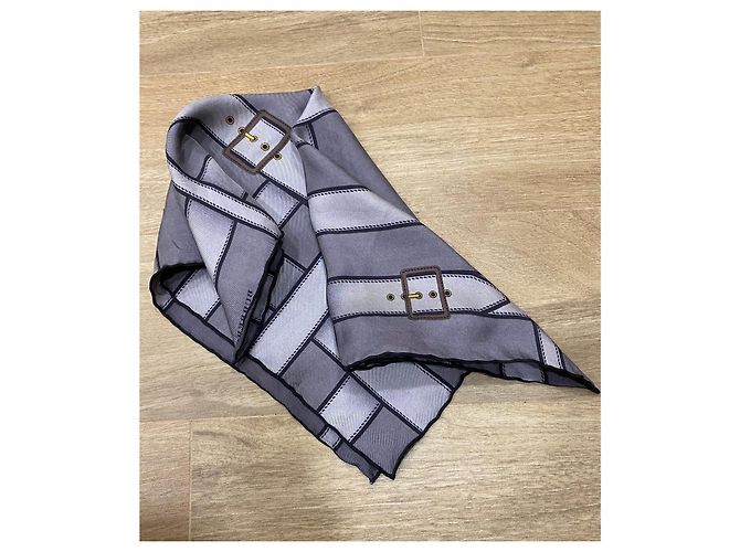 Bufanda Burberry de seda gris con estampado de hebilla - vista 6