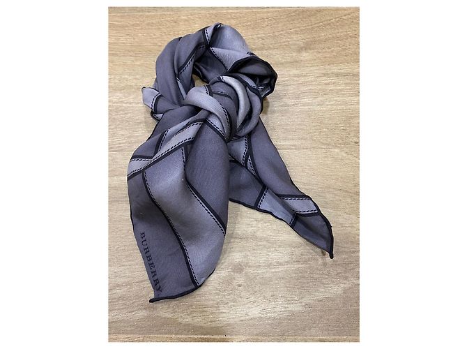 Bufanda Burberry de seda gris con estampado de hebilla - vista 8