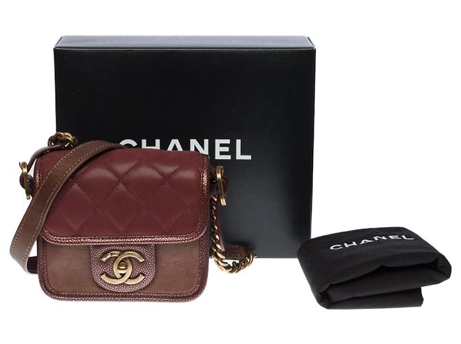 Timeless Excelente e original mini bolsa Chanel bordô em couro parcialmente acolchoado, ferragens em metal ouro envelhecido - vista 12