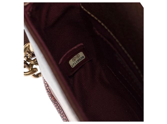Timeless Excelente e original mini bolsa Chanel bordô em couro parcialmente acolchoado, ferragens em metal ouro envelhecido - vista 6
