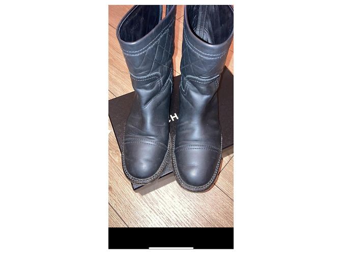 Botines Chanel Mi de piel acolchada negra Negro - vista 2