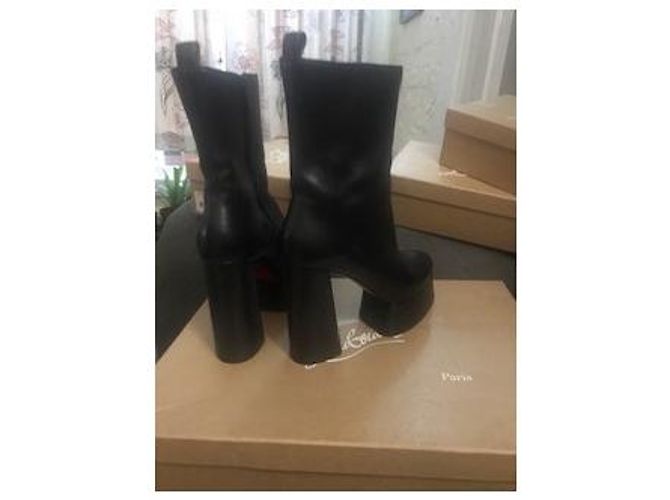 Christian Louboutin Louboutin 130Botas con plataforma de piel de becerro Izamayeah mm Negro - vista 6
