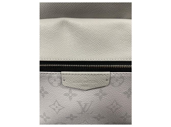 Louis Vuitton Louis Vuitton Borsa Briefcase Discovery Monogram e Pelle Taiga Argento - vista 9