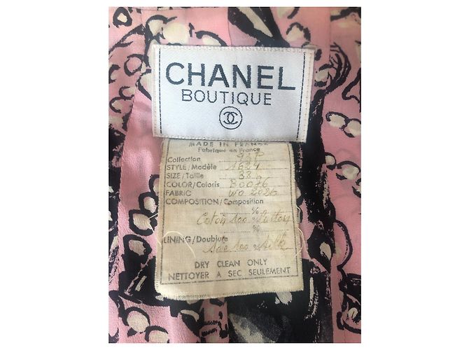 Chanel schwarze Jacke mit rosa Seidenfutter - Ansicht 10