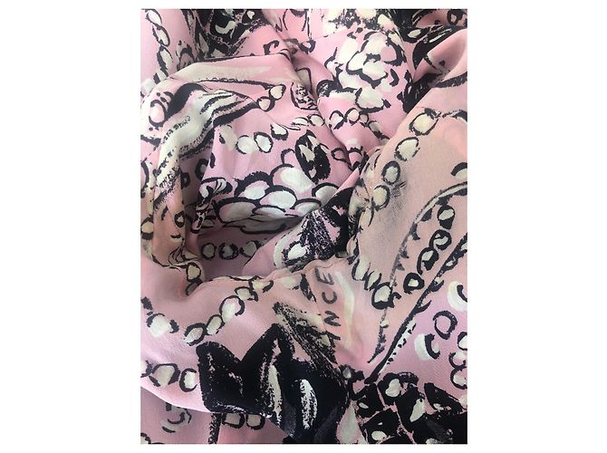 Chanel schwarze Jacke mit rosa Seidenfutter - Ansicht 13