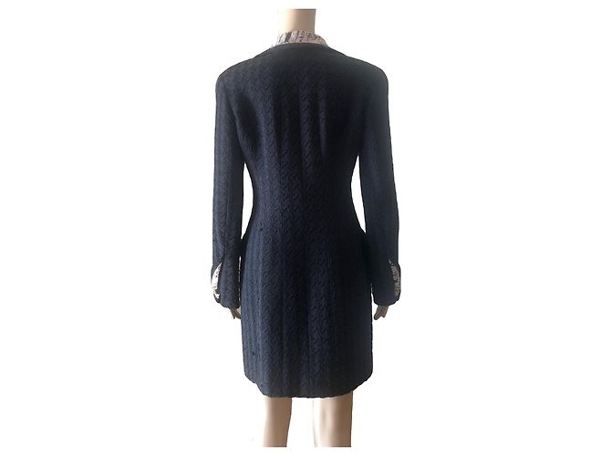 Chanel schwarze Jacke mit rosa Seidenfutter - Ansicht 5