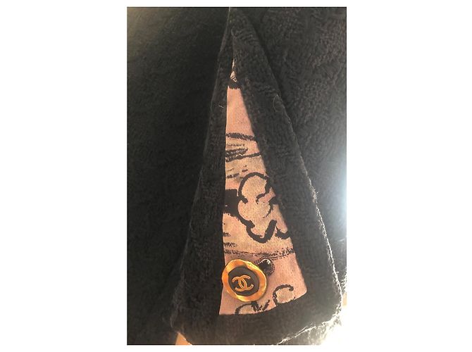 Chanel schwarze Jacke mit rosa Seidenfutter - Ansicht 6