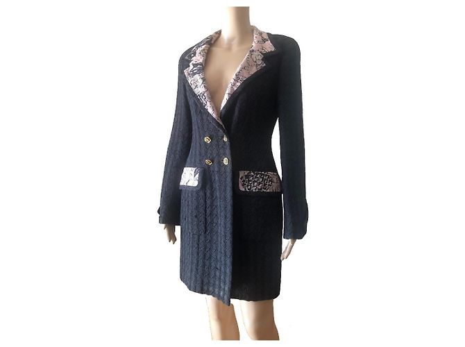 Chanel schwarze Jacke mit rosa Seidenfutter - Ansicht 7