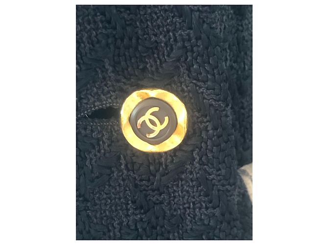 Chanel schwarze Jacke mit rosa Seidenfutter - Ansicht 8
