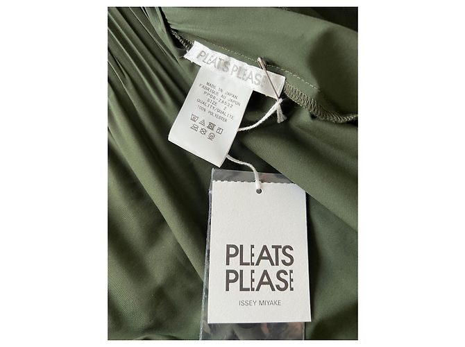 Pleats Please Abrigo plisado con botonadura y forro caqui Verde - vista 4
