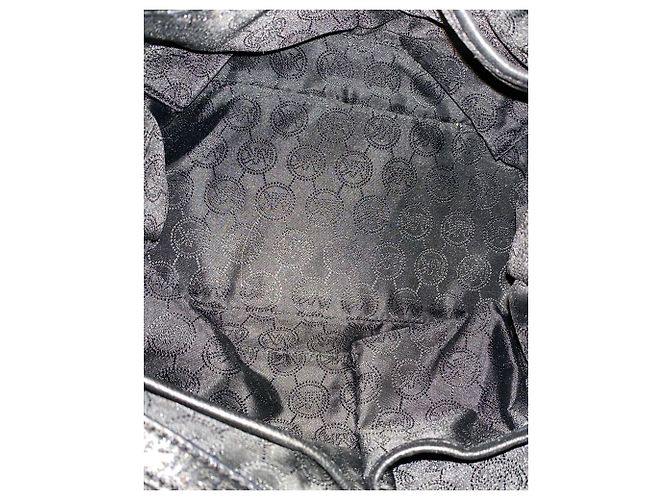 Borsa Michael Kors Frankie Mesh Bucket in Argento e Pelle Nera - vista 6