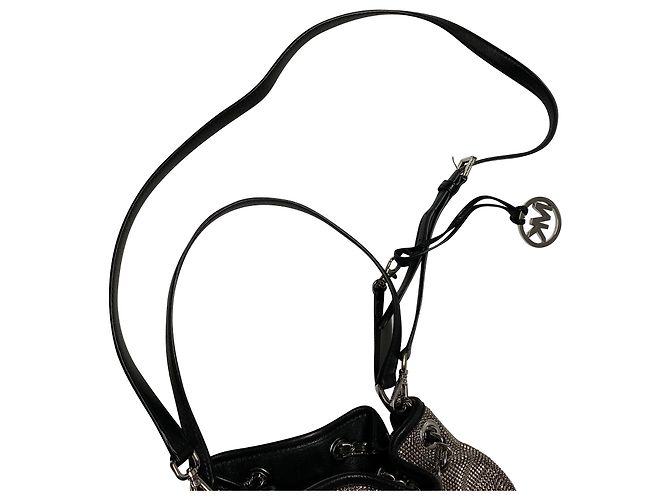 Borsa Michael Kors Frankie Mesh Bucket in Argento e Pelle Nera - vista 9