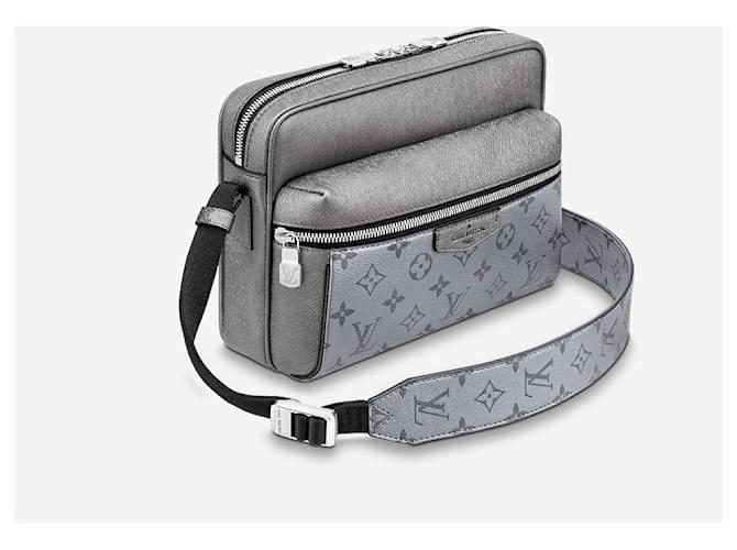 Louis Vuitton LV Outdoor messenger nuovo Argento - vista 2