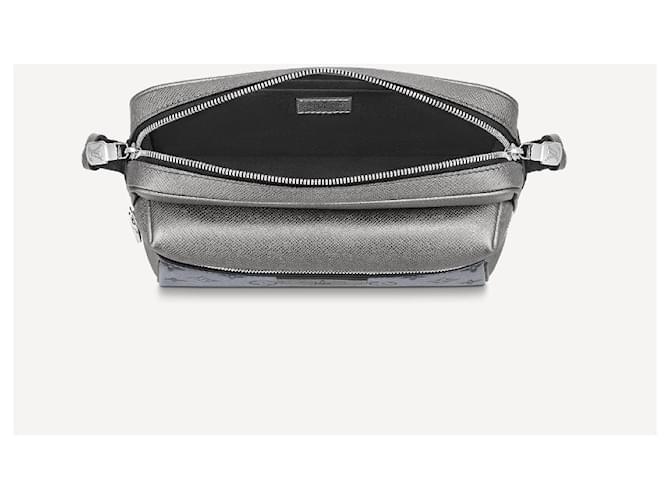 Louis Vuitton LV Outdoor messenger nuovo Argento - vista 3