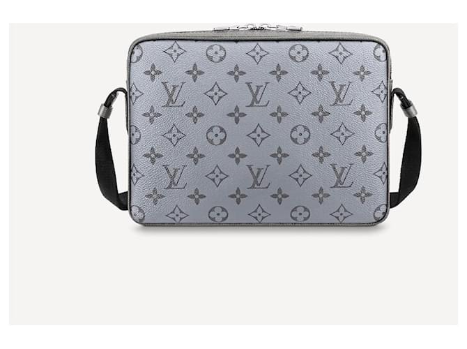 Louis Vuitton LV Outdoor messenger nuovo Argento - vista 4