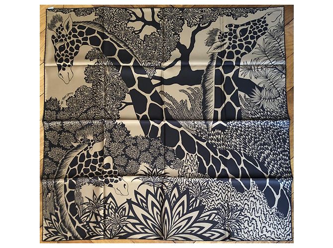 Piazza Hermès Le tre giraffe/Le tre Grazie Beige - vista 6