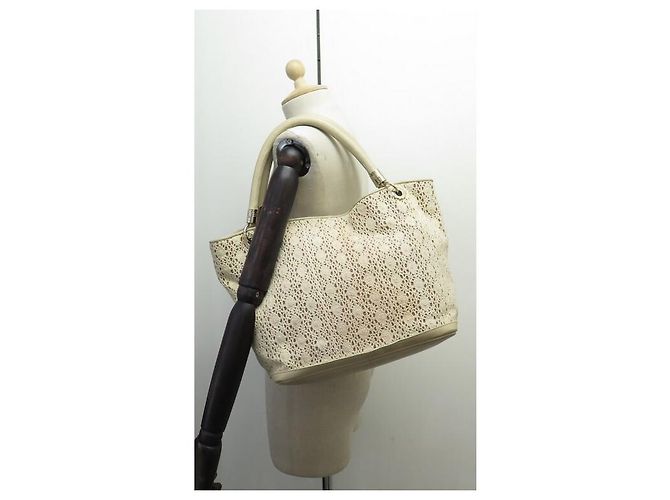 LANCEL FRENCH FLAIR UMA BOLSA06118 EM COURO ECRU E RENDA + BOLSA - vista 8