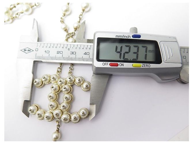 COLLANA NUOVA CHANEL COLLANA LOGO CC E PERLE D'ORO + COLLANA DI PERLE A SCATOLA - vista 8