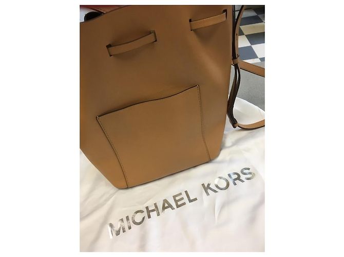 Borsa a secchiello Michael Kors in pelle beige - vista 3