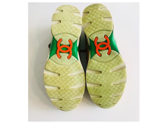Sneakers Chanel in tweed e pelle metallizzata rosso verde oro D'oro - vista 11