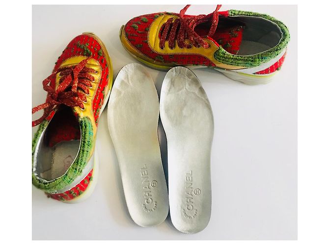 Sneakers Chanel in tweed e pelle metallizzata rosso verde oro D'oro - vista 16