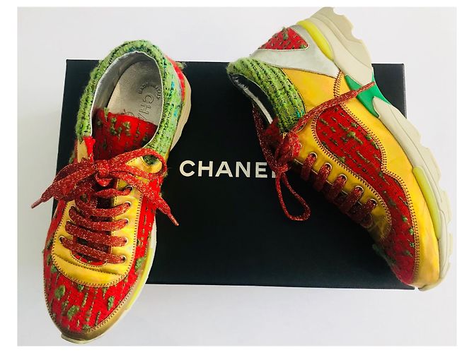 Sneakers Chanel in tweed e pelle metallizzata rosso verde oro D'oro - vista 2