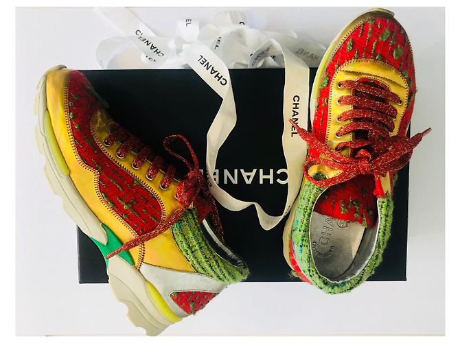 Sneakers Chanel in tweed e pelle metallizzata rosso verde oro D'oro - vista 3