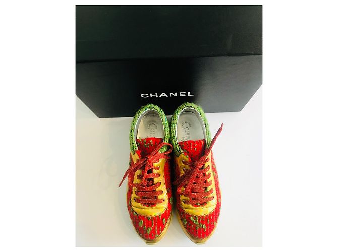 Sneakers Chanel in tweed e pelle metallizzata rosso verde oro D'oro - vista 4