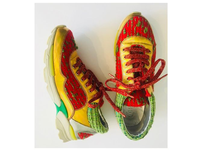 Sneakers Chanel in tweed e pelle metallizzata rosso verde oro D'oro - vista 6