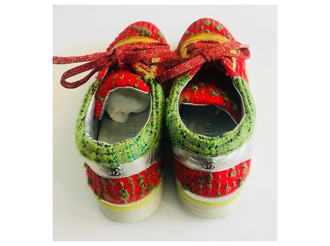 Sneakers Chanel in tweed e pelle metallizzata rosso verde oro D'oro - vista 7