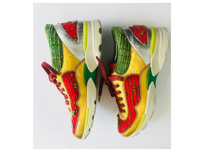 Sneakers Chanel in tweed e pelle metallizzata rosso verde oro D'oro - vista 8