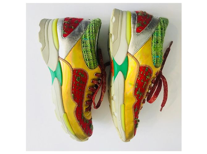 Sneakers Chanel in tweed e pelle metallizzata rosso verde oro D'oro - vista 9