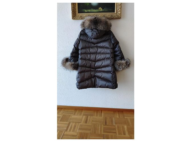 ABRIGO DE PLUMAS MONCLER CANTINS DE LARGO MEDIO CON CAPUCHA. - vista 2