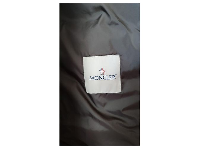 ABRIGO DE PLUMAS MONCLER CANTINS DE LARGO MEDIO CON CAPUCHA. - vista 3