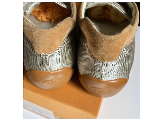 Tod's Sneaker aus Kamel-Nubuk und beige Canvas - Ansicht 10