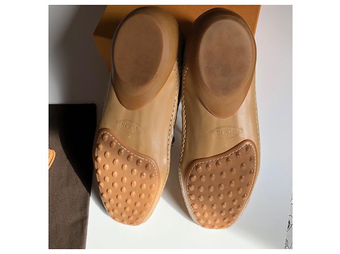 Tod's Sneaker aus Kamel-Nubuk und beige Canvas - Ansicht 11