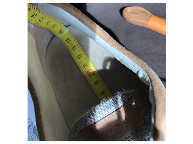 Tod's Sneaker aus Kamel-Nubuk und beige Canvas - Ansicht 14