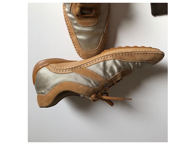 Tod's Sneaker aus Kamel-Nubuk und beige Canvas - Ansicht 6