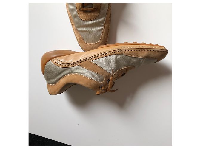 Tod's Sneaker aus Kamel-Nubuk und beige Canvas - Ansicht 7