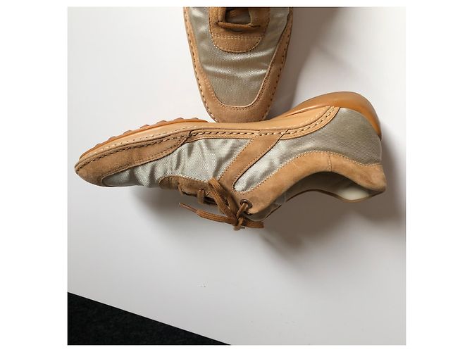 Tod's Sneaker aus Kamel-Nubuk und beige Canvas - Ansicht 8