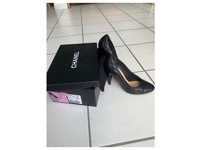 Cambon Décolleté Chanel in pelle nera Nero - vista 2