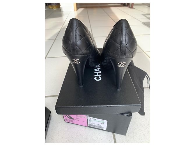 Cambon Décolleté Chanel in pelle nera Nero - vista 3