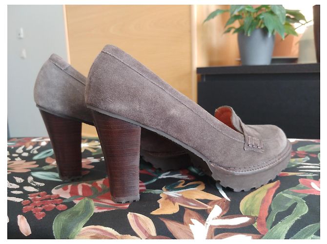 Autre Marque Taupefarbene Wildlederschuhe 9 cm Größe 38 Braun - Ansicht 2