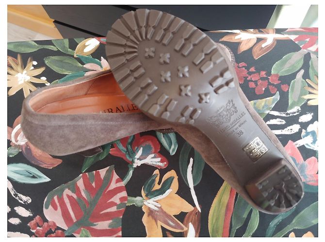 Autre Marque Taupefarbene Wildlederschuhe 9 cm Größe 38 Braun - Ansicht 3