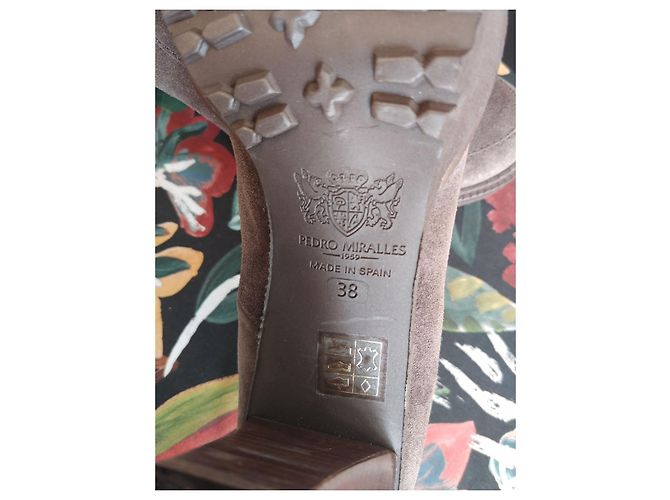 Autre Marque Taupefarbene Wildlederschuhe 9 cm Größe 38 Braun - Ansicht 4