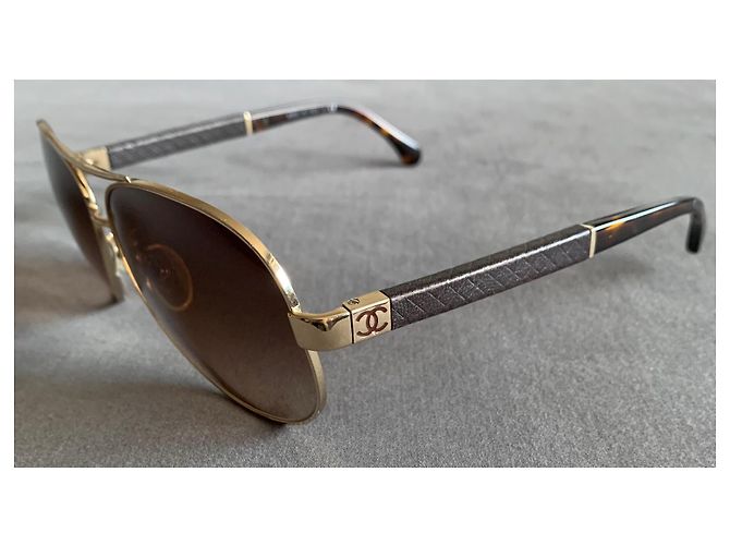 Occhiali da sole aviator Chanel oro Gold hardware - vista 2