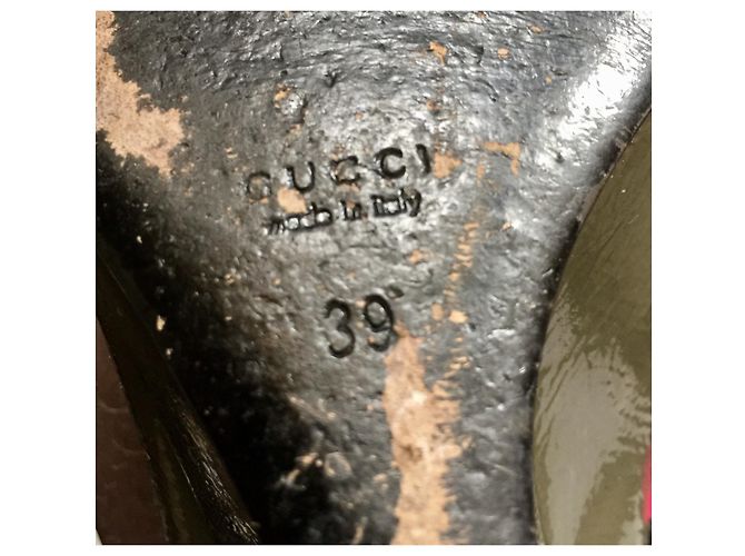 Gucci Keilabsatz aus Lackleder in Grau - Ansicht 5