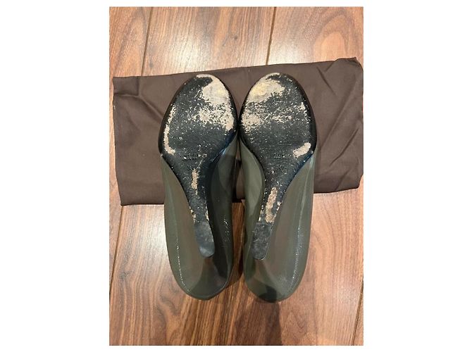 Gucci Keilabsatz aus Lackleder in Grau - Ansicht 7